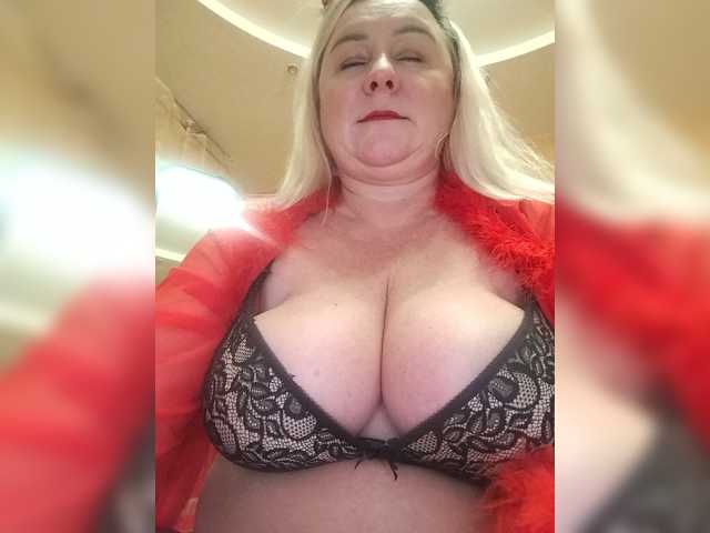 MiraRobens1 live cam on BongaCams