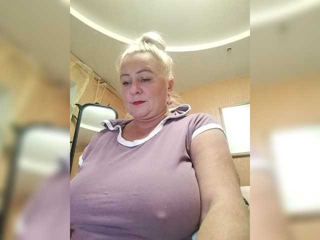 MiraRobens1 live cam preview