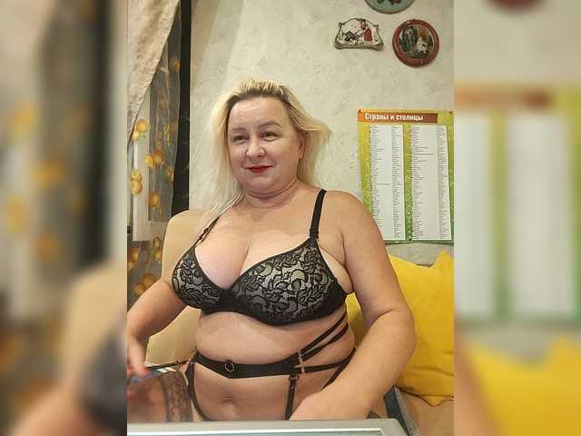 MiraRobens1 live cam on BongaCams