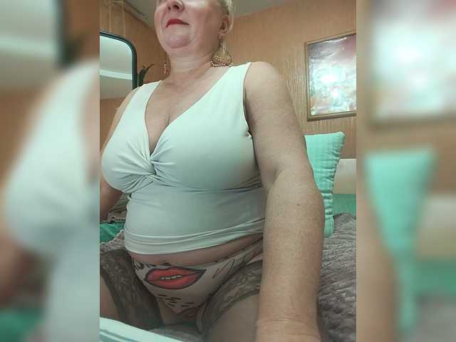 MiraRobens1 live cam on BongaCams