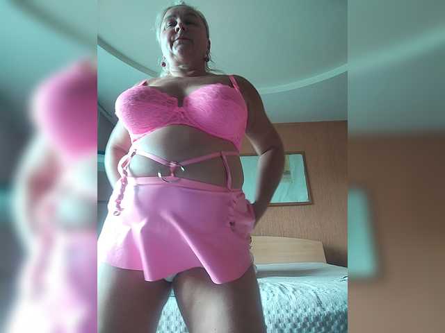 MiraRobens1 live cam on BongaCams