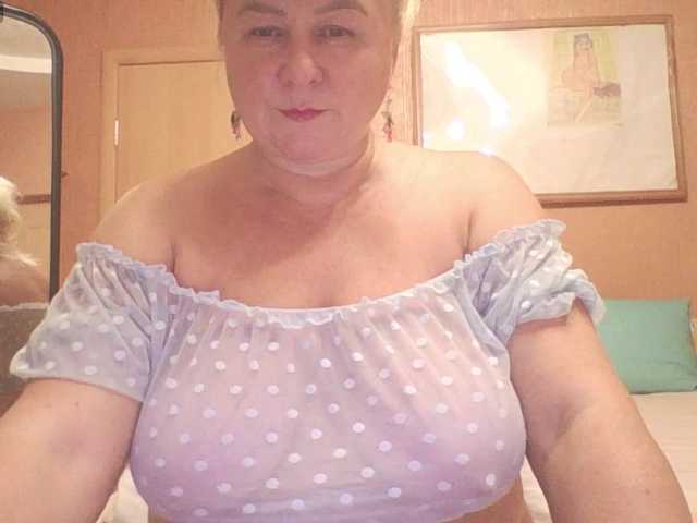 MiraRobens1 live cam on BongaCams
