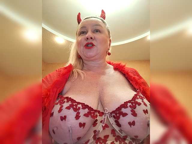 MiraRobens1 live cam on BongaCams