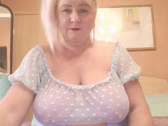 MiraRobens1 live cam on BongaCams