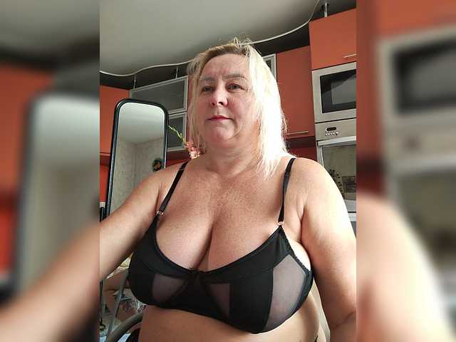 MiraRobens1 live cam on BongaCams