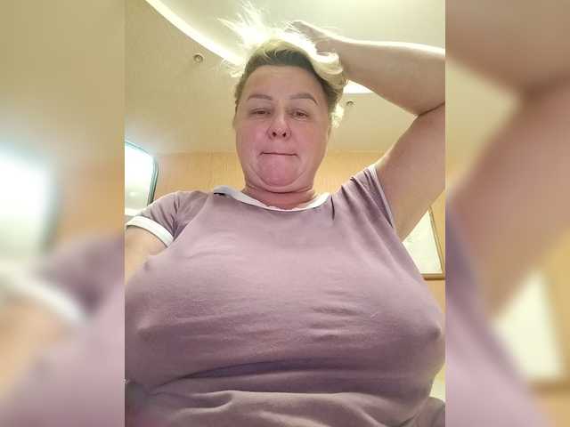 MiraRobens1 live cam on BongaCams
