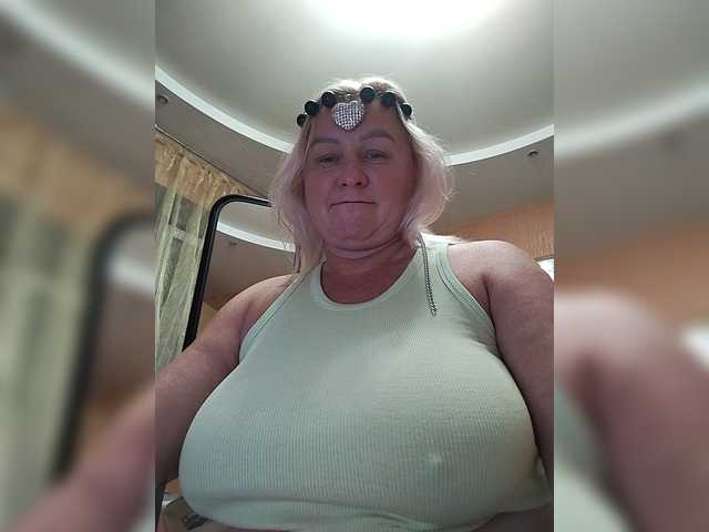 MiraRobens1 live cam preview