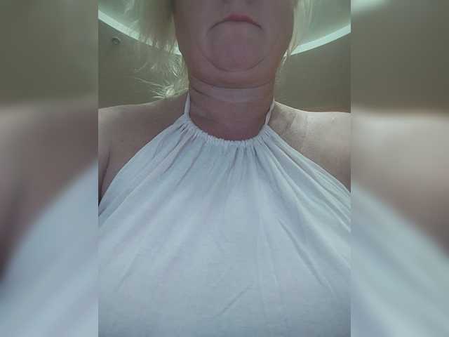 MiraRobens1 live cam on BongaCams