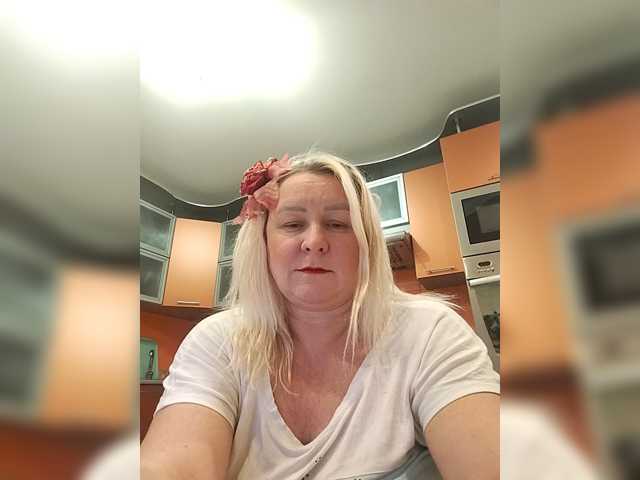 MiraRobens1 live cam on BongaCams