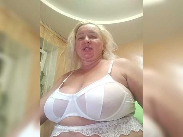 MiraRobens1 live cam on BongaCams