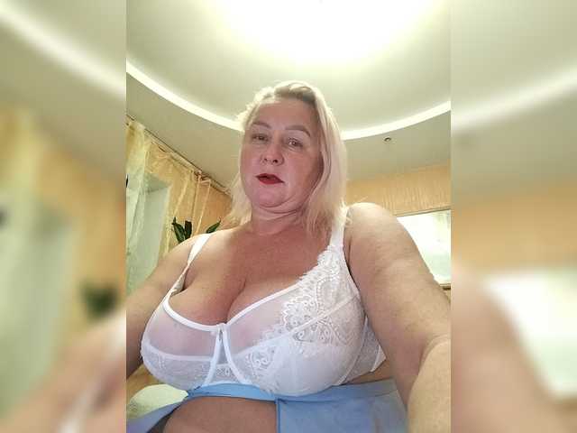 MiraRobens1 live cam on BongaCams