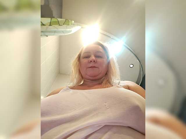 MiraRobens1 live cam on BongaCams