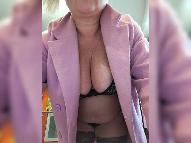 MiraRobens1 live cam on BongaCams