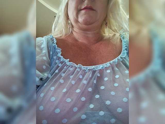 MiraRobens1 live cam on BongaCams