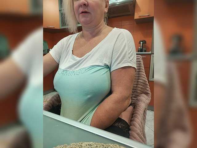 MiraRobens1 live cam on BongaCams