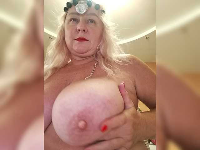 MiraRobens1 live cam preview