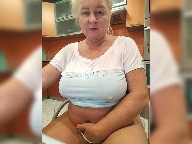 MiraRobens1 live cam on BongaCams