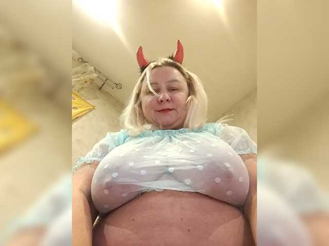 MiraRobens1 live cam on BongaCams