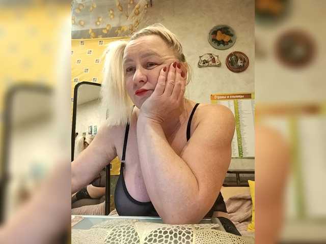 MiraRobens1 live cam on BongaCams