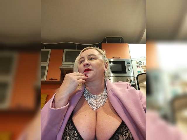 MiraRobens1 live cam on BongaCams
