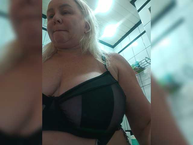 MiraRobens1 live cam on BongaCams