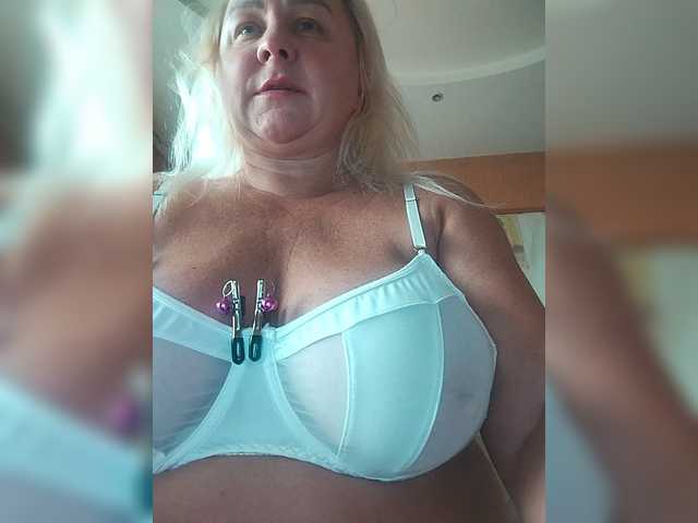 MiraRobens1 live cam on BongaCams