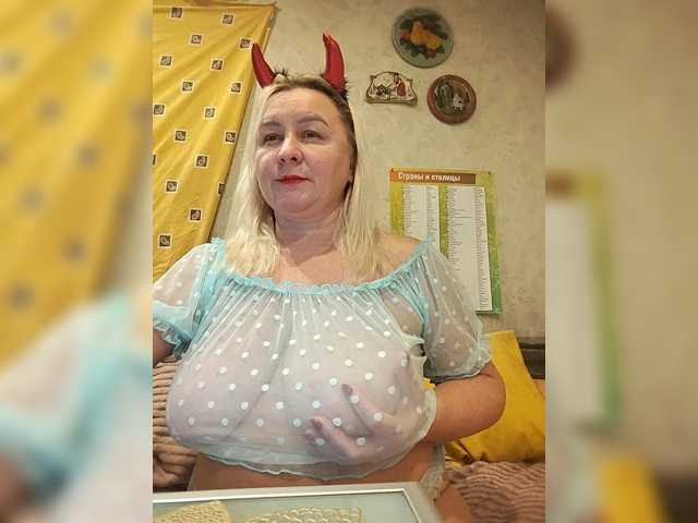 MiraRobens1 live cam on BongaCams