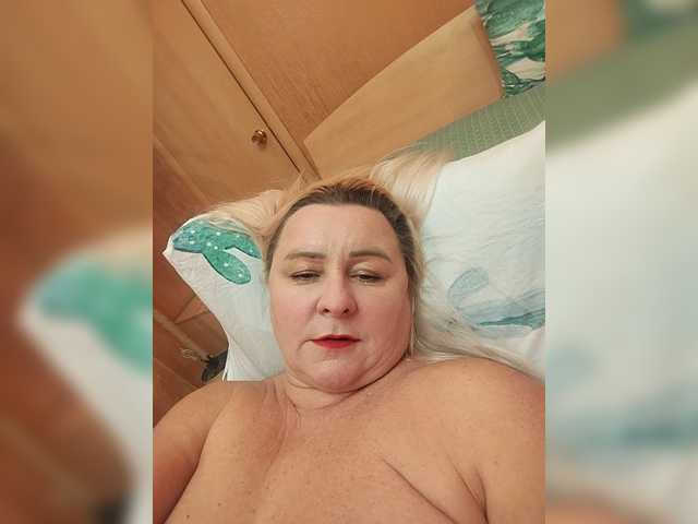 MiraRobens1 live cam on BongaCams