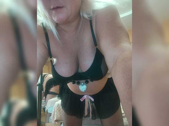 MiraRobens1 live cam on BongaCams
