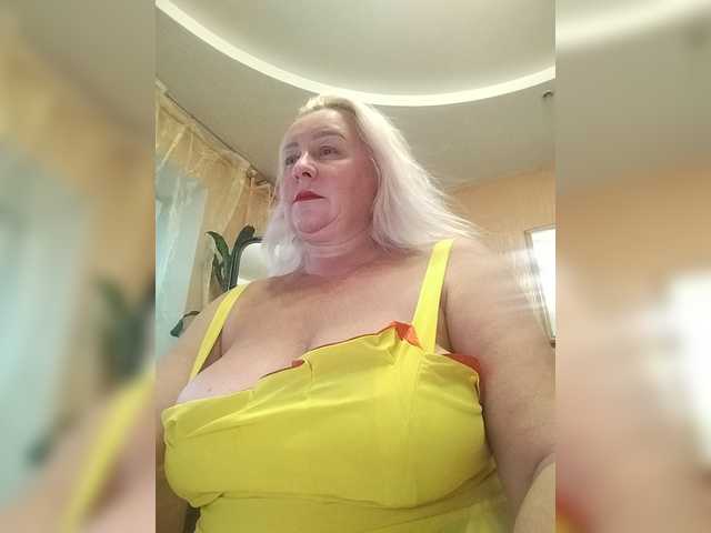 MiraRobens1 live cam on BongaCams