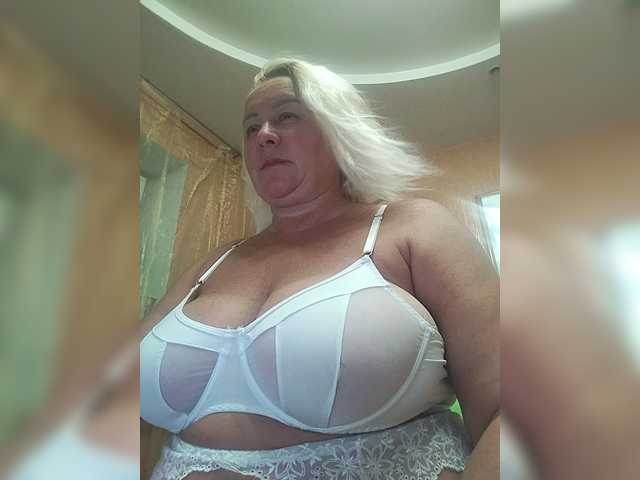 MiraRobens1 live cam on BongaCams