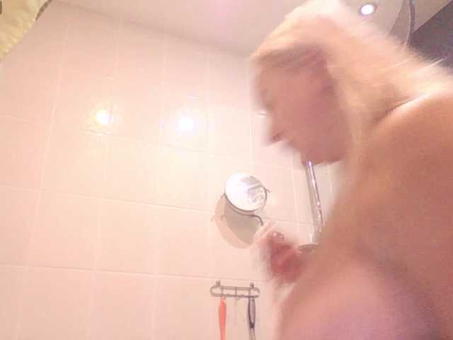 MiraRobens1 live cam on BongaCams