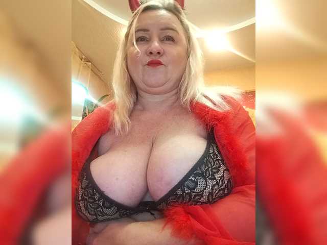 MiraRobens1 live cam on BongaCams