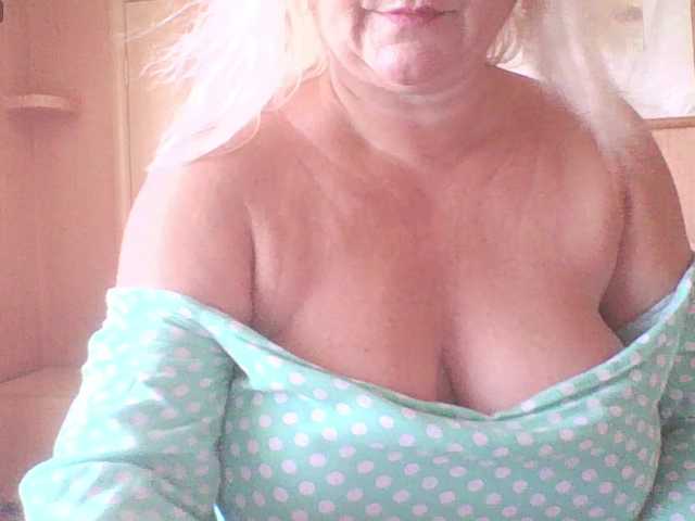 MiraRobens1 live cam on BongaCams