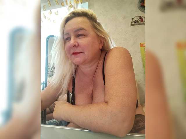 MiraRobens1 live cam on BongaCams