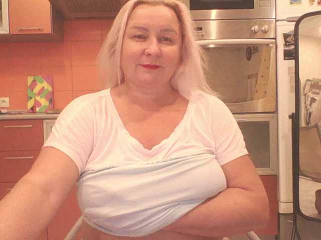 MiraRobens1 live cam on BongaCams