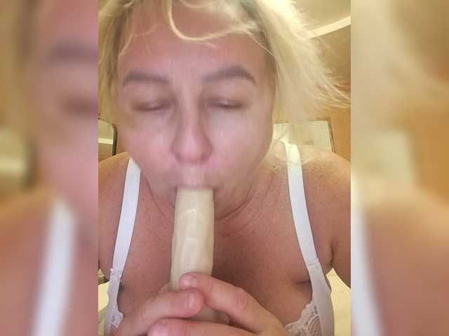 MiraRobens1 live cam on BongaCams