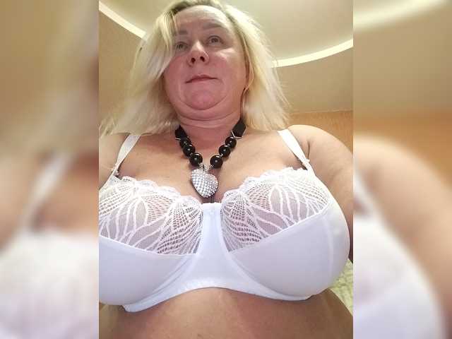 MiraRobens1 live cam on BongaCams