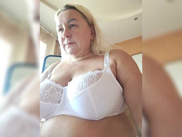 MiraRobens1 live cam on BongaCams