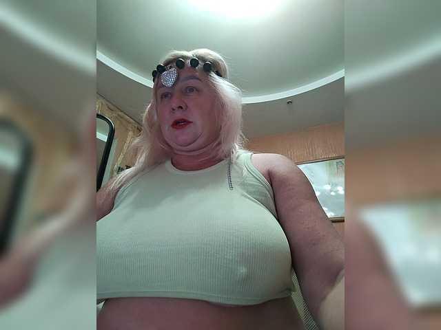 MiraRobens1 live cam preview