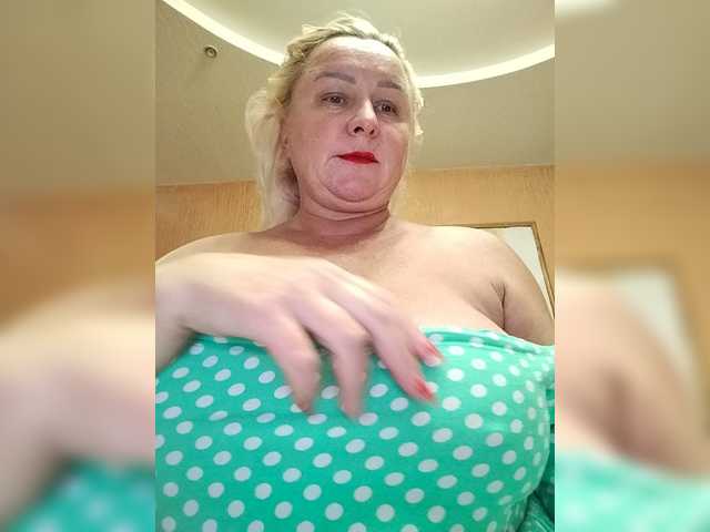 MiraRobens1 live cam on BongaCams