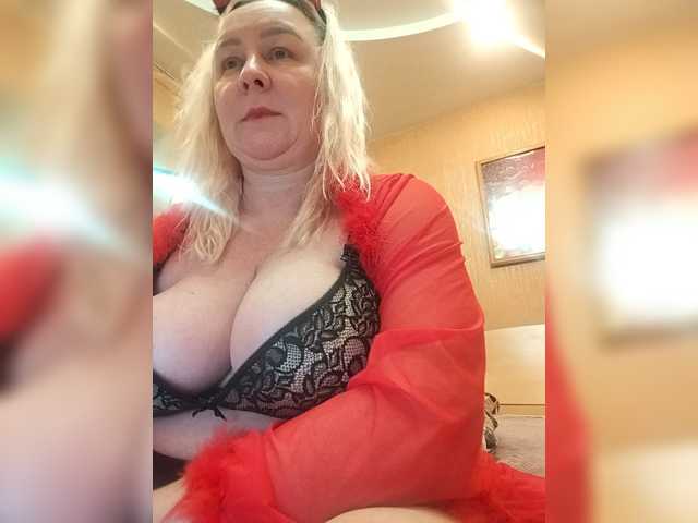 MiraRobens1 live cam on BongaCams