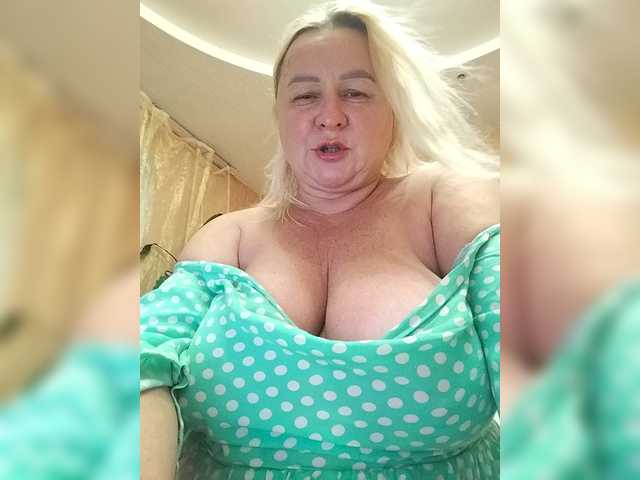 MiraRobens1 live cam on BongaCams