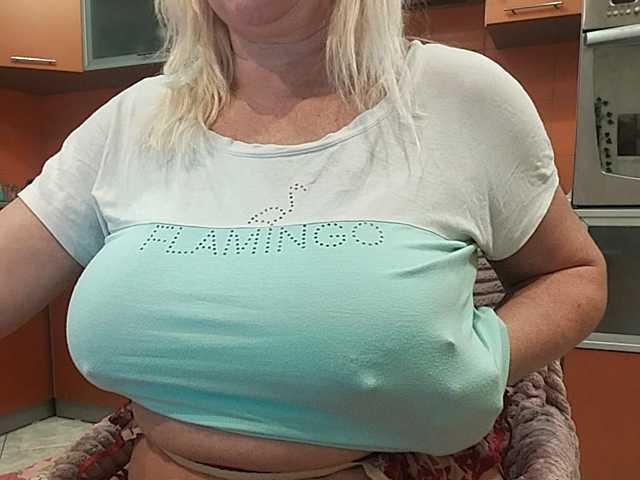 MiraRobens1 live cam on BongaCams