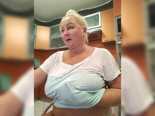 MiraRobens1 live cam on BongaCams