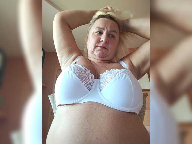 MiraRobens1 live cam on BongaCams