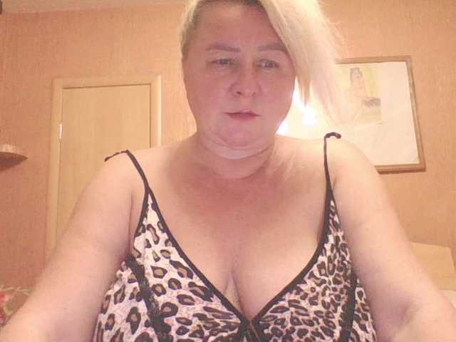 MiraRobens1 live cam on BongaCams