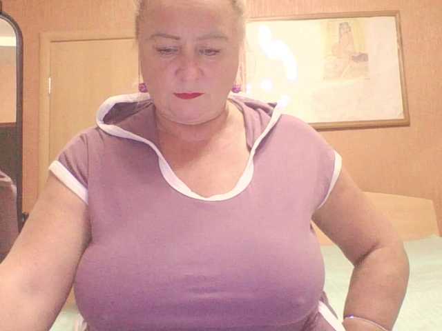 MiraRobens1 live cam on BongaCams
