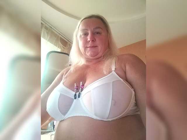 MiraRobens1 live cam on BongaCams