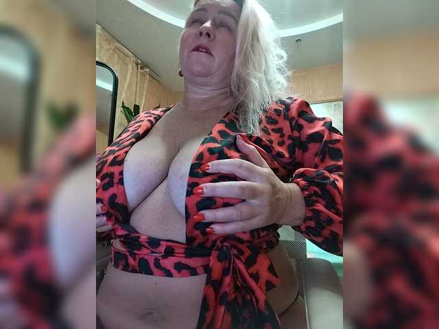MiraRobens1 live cam on BongaCams